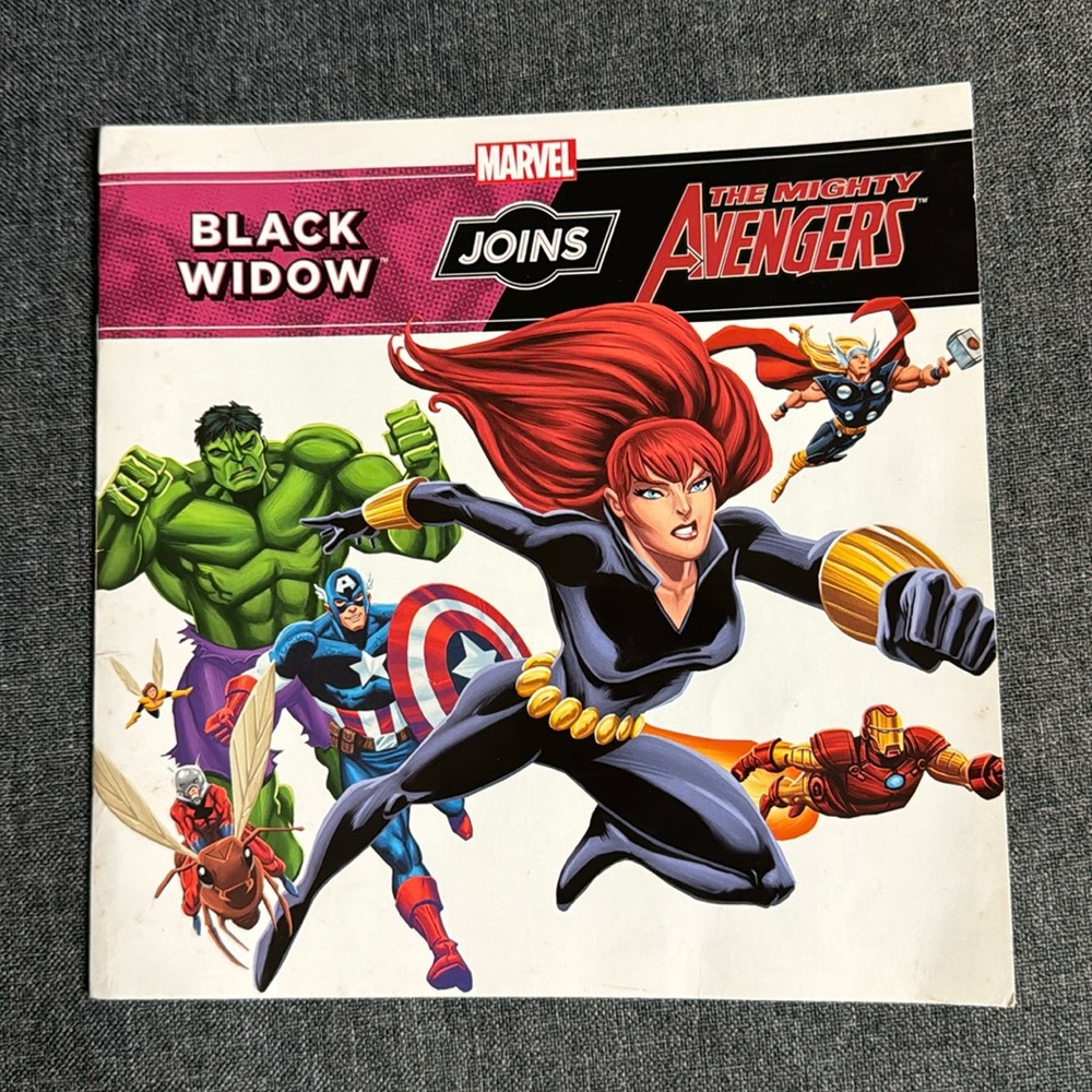 BLACK WIDOW JOINS THE MIGHTY AVENGERS (A TEAM-UP BOOK) By Clarissa S Wong *VG+*